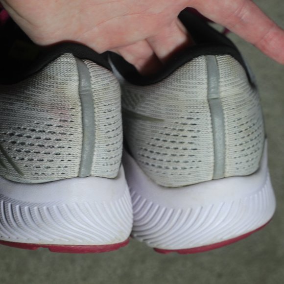 Saucony Women's Size 7.5 Light Grey, Black and Pink Running Shoes S10654-55 - Picture 5 of 6